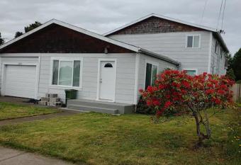 The Lakeside Overlook - Close to Everything! has Balcony rooms