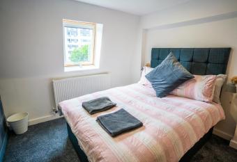 Apartment Chinatown 302 allows 18 year olds to book a room