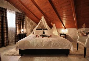 Palatino Rooms & Apartments has rooms with a private hot tub