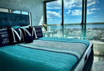 VIP SUITE BOLIVAR 2BDR - POOL - CINE -SAUNE - SPA has Balcony rooms