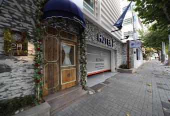 Daegu February Hotel DongdaeguStation allows 18 year olds to book a room