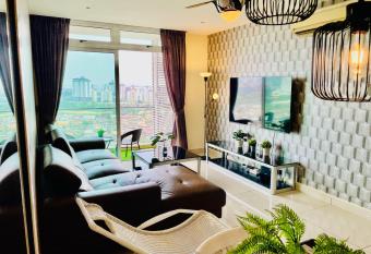 KSL City Mall 6-9pax   K25   Netflix   Smart TV 65inch has Balcony rooms