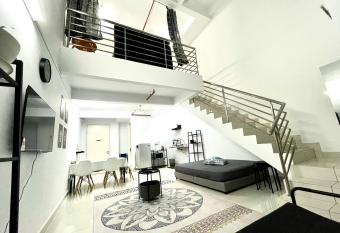 Minimalist Loft IV @DeCentrum (Wifi/Netflix) allows 18 year olds to book a room