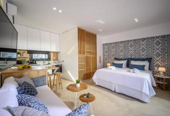 Talise II Luxury Suites has Balcony rooms