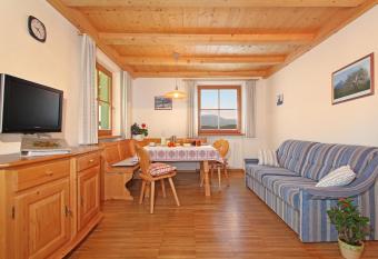 Niglutsch Apartement Kastelruth has Balcony rooms