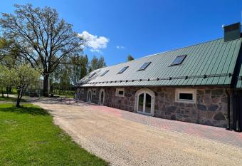 Valgesoo maakivivilla kuni 20-le kylalisele has Balcony rooms