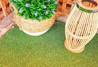 The perfect place to relax Bedroom with hot tub, beautiful tropical garden area. Bbq and big open spaces through all the house.It is located in a quiet place, but still 5 min away from the touristic Puerto Rico and walking distance from the beach has Balcony rooms