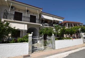 Mega Apartments has Balcony rooms