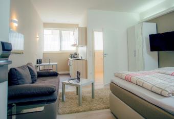 Boardinghotel Heidelberg allows 18 year olds to book a room