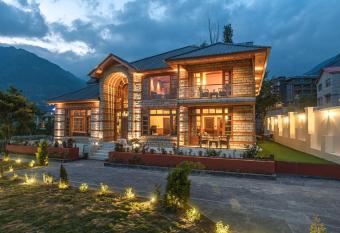 SaffronStays Monarch Manor, Manali - regal mansion with unique rooms near Mall Road has Balcony rooms