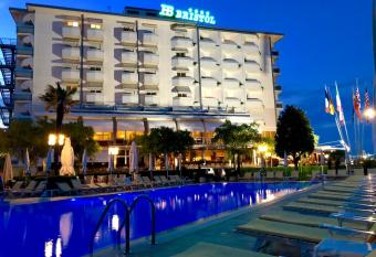 Hotel Bristol has Balcony rooms