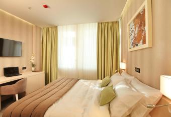 Hotel Argo allows 18 year olds to book a room