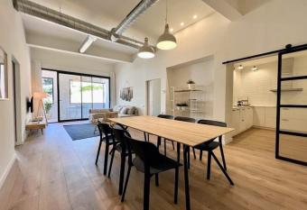 Hauzify I Apartaments Sant Pau has Balcony rooms