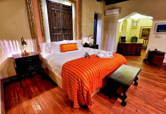 Pensativo House Hotel has rooms with a private hot tub