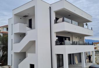 San-Lol has Balcony rooms