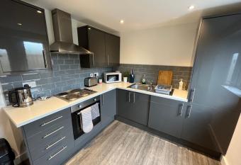 Modern Serviced Apartment - Near City Centre allows 18 year olds to book a room