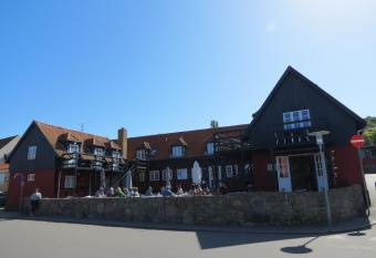 Gudhjem Vandrerhjem / Gudhjem Hostel has Balcony rooms