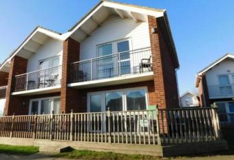 Fernly Holiday Home has Balcony rooms