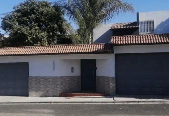 STUDIO AMPLIO CON PATIO has Balcony rooms