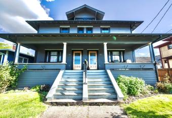 Boutique Apartment in Historic Downtown Albany has Balcony rooms