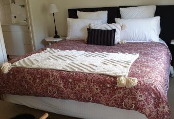 Astley Cottage has rooms with a private hot tub