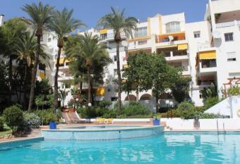 Golf, Pool & Beach allows 18 year olds to book a room