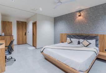 Hotel The Grand Heaven allows 18 year olds to book a room