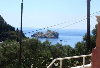 Korina Studios has Balcony rooms