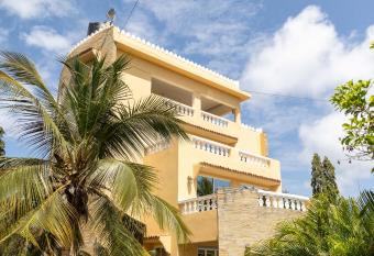 Tamasha Luxury Villa - Diani has Balcony rooms