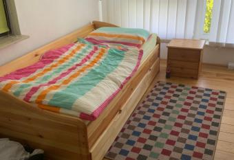 Ferien/ Monteurzimmer mit gemeinsam Wozi, K  , Bad, WLAN allows 18 year olds to book a room