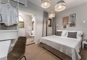 Premium holiday house Alloro allows 18 year olds to book a room