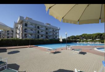 Appartamento con piscina has Balcony rooms