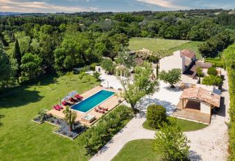 L Insoup  onn  e Saint R  my de Provence has Balcony rooms