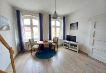   wi  tego Antoniego Apart allows 18 year olds to book a room