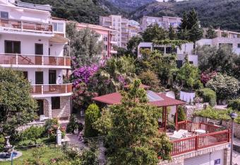 Vila Mila has Balcony rooms