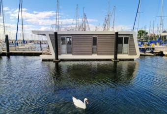 Hausboot Sutje has Balcony rooms