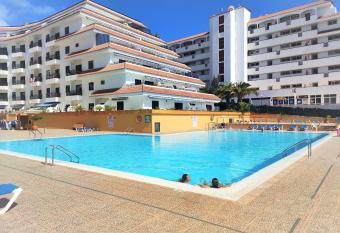 Apartment near the beach with sea view has Balcony rooms