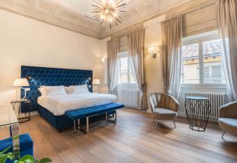Relais Condotta allows 18 year olds to book a room