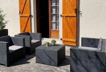 SWEET ANGEL Suite romantique avec SPA allows 18 year olds to book a room