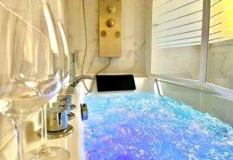 Cocon Luxe - Sauna & Baln  o au c  ur de Reims has Balcony rooms