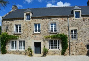 Lebeau Repos has Balcony rooms