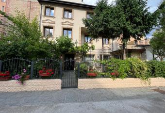 Hotel Boutique Cathedral Plaza Residences has Balcony rooms