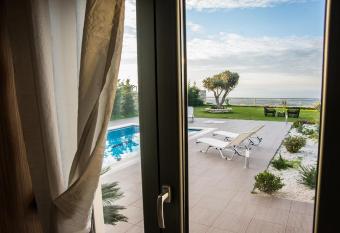 Villa Horizon has Balcony rooms