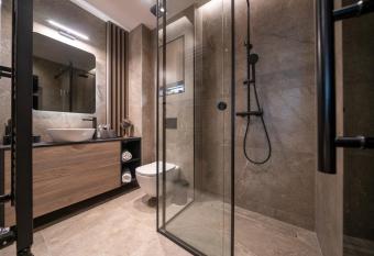 VELVET rooms & more has rooms with a private hot tub