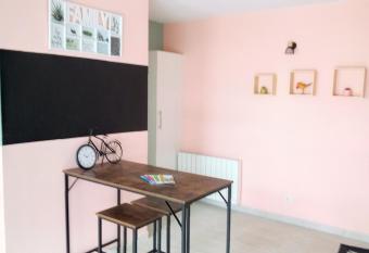 APPARTEMENT allows 18 year olds to book a room