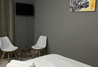 Tshukudu Guesthouse allows 18 year olds to book a room