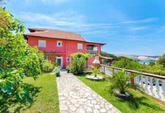 Apartments Josip G has Balcony rooms