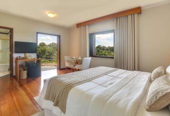 Villa Bor  al Hostellerie allows 18 year olds to book a room