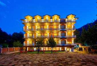 The Husky Lodge And Cafe has Smoking/Balcony rooms