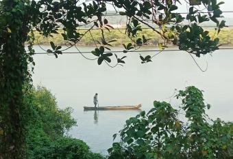 Casa de Julio allows 18 year olds to book a room